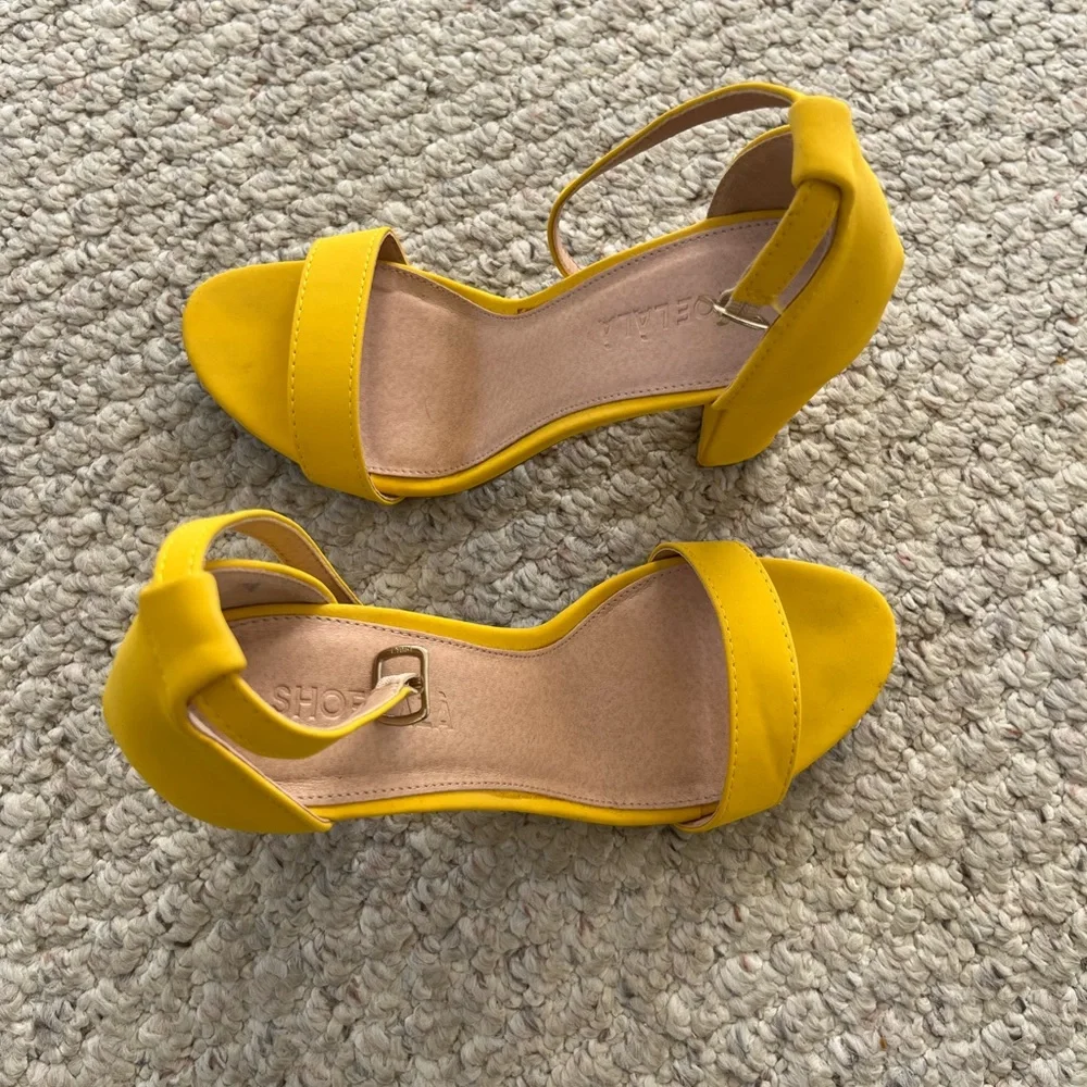 Yellow pumps - Picture 2 of 8